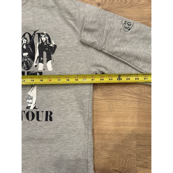 Taylor Swift The Eras Tour Official Pullover Sweatshirt Size Medium - Picture 6 of 8